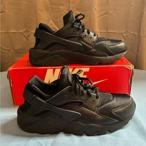 Nike Air Huarache Run Womens Triple Black Athletic Shoes like NEW in Box size 11